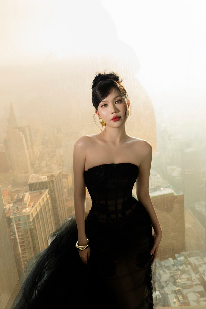 Ngọc Trinh gây bão với làn da trắng phát sáng, body cực phẩm Ngọc Trinh gây bão với làn da trắng phát sáng, body cực phẩm