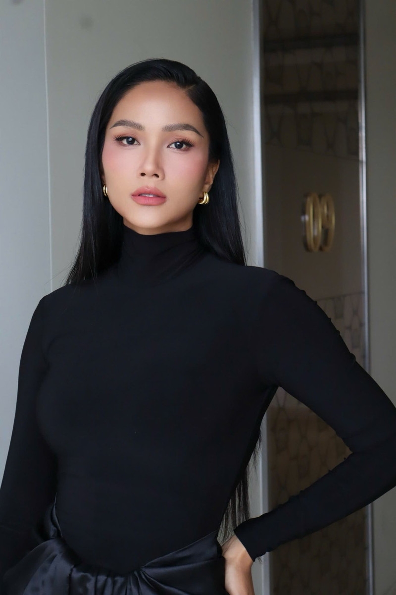 H'Hen Niê 'tái xuất' rạng rỡ, vóc dáng thon thả chỉ sau gần 3 tháng làm 'mẹ bỉm' H'Hen Niê 'tái xuất' rạng rỡ, vóc dáng thon thả chỉ sau gần 3 tháng làm 'mẹ bỉm'