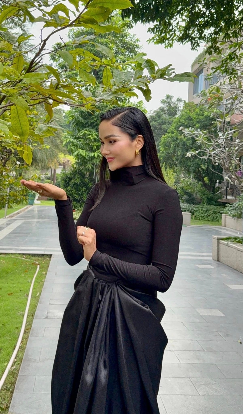 H'Hen Niê 'tái xuất' rạng rỡ, vóc dáng thon thả chỉ sau gần 3 tháng làm 'mẹ bỉm' H'Hen Niê 'tái xuất' rạng rỡ, vóc dáng thon thả chỉ sau gần 3 tháng làm 'mẹ bỉm'