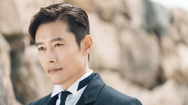 Tài tử tai tiếng Lee Byung Hun lọt top 10 diễn viên xuất sắc nhất năm 2025