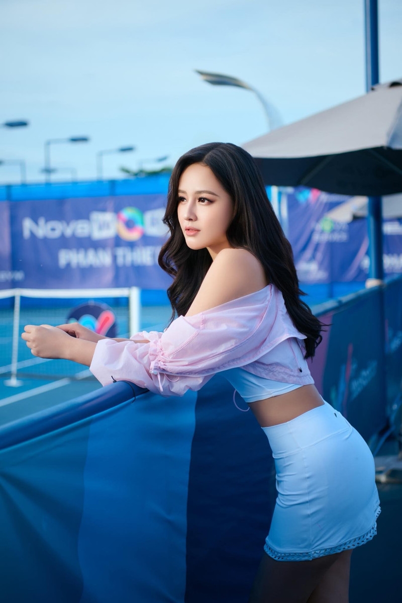 Mai Phương Thúy thiêu đốt ánh nhìn, ghi điểm với body quyến rũ trên sân tennis Mai Phương Thúy thiêu đốt ánh nhìn, ghi điểm với body quyến rũ trên sân tennis