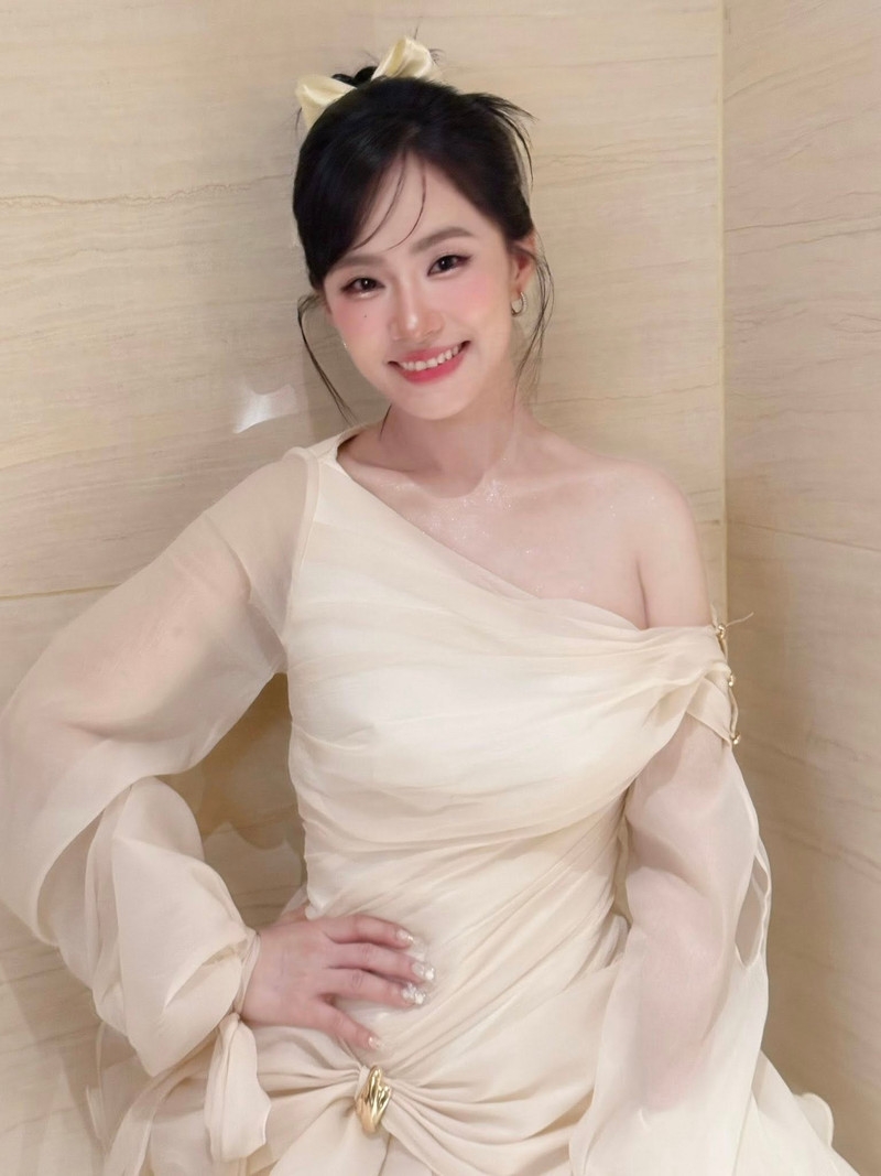 Lương Bích Hữu gây bất ngờ với diện mạo trẻ trung tại lễ tốt nghiệp dù đã U50 Lương Bích Hữu gây bất ngờ với diện mạo trẻ trung tại lễ tốt nghiệp dù đã U50