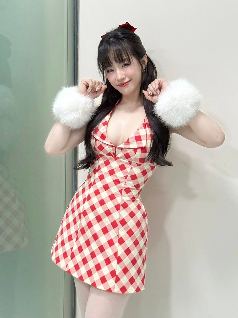 Lương Bích Hữu gây bất ngờ với diện mạo trẻ trung tại lễ tốt nghiệp dù đã U50 Lương Bích Hữu gây bất ngờ với diện mạo trẻ trung tại lễ tốt nghiệp dù đã U50