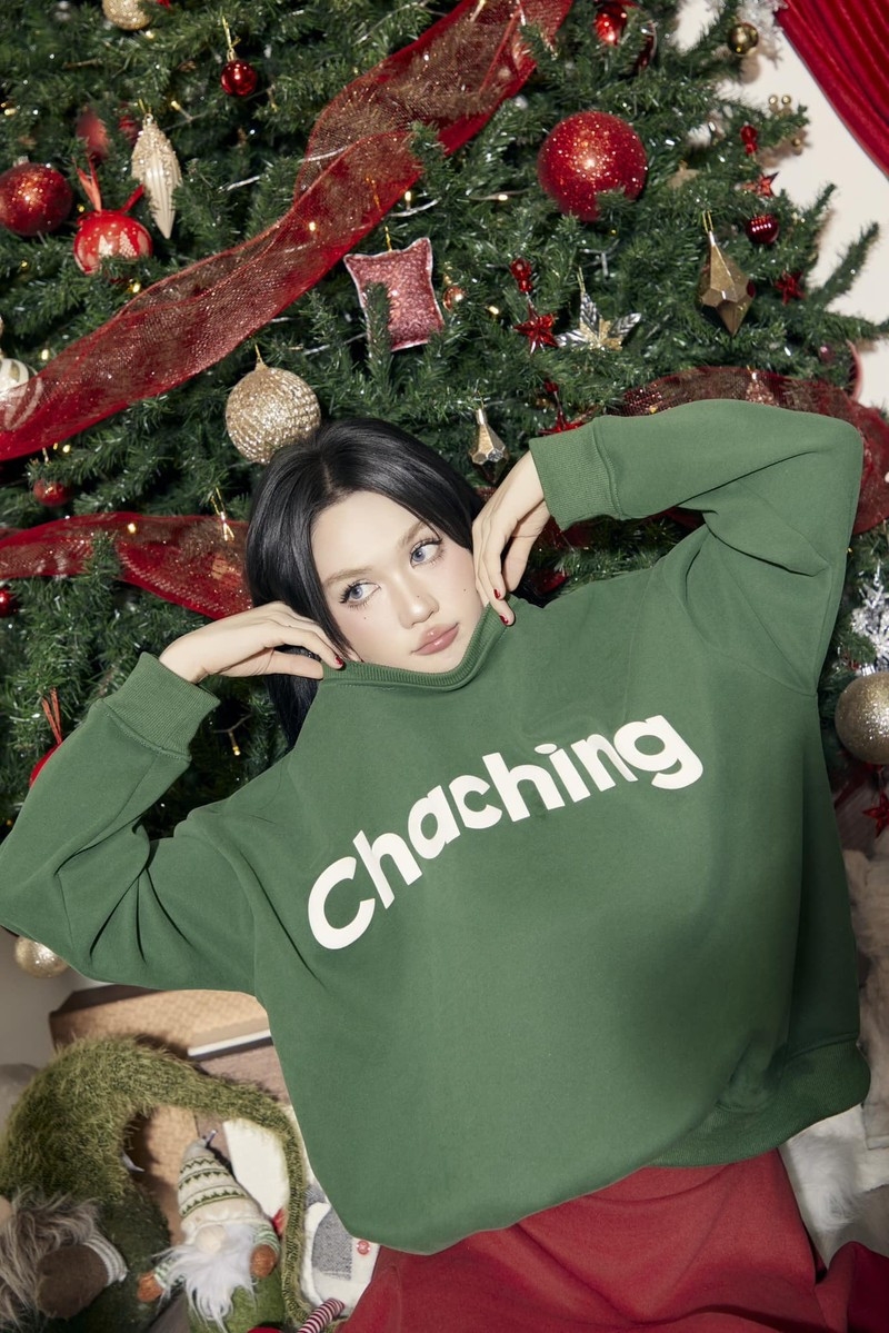 Ngọc Trinh trở lại đường đua Noel với phong cách gợi cảm đầy cuốn hút Ngọc Trinh trở lại đường đua Noel với phong cách gợi cảm đầy cuốn hút