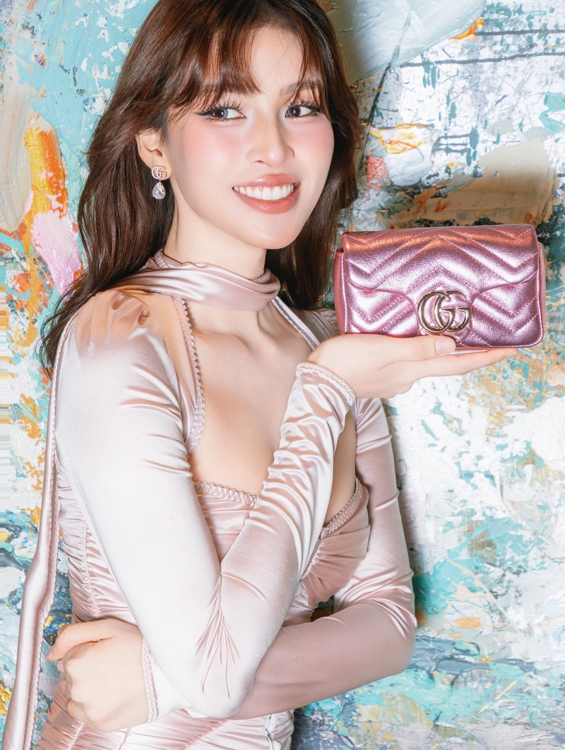 Hoa hậu Tiểu Vy khoe loạt ảnh gợi cảm, vóc dáng quyến rũ khó rời mắt Hoa hậu Tiểu Vy khoe loạt ảnh gợi cảm, vóc dáng quyến rũ khó rời mắt