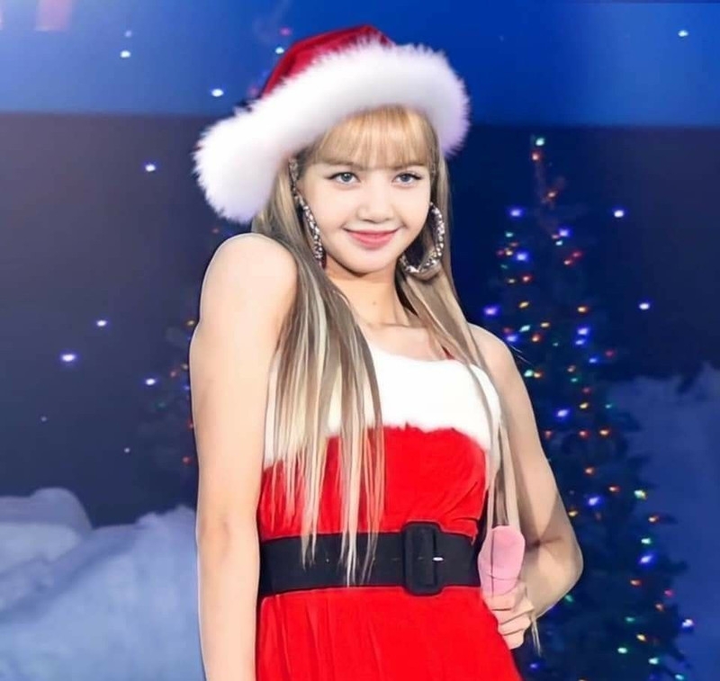 Lisa (BLACKPINK) gây bão mạng xã hội với loạt ảnh Giáng sinh ngọt ngào Lisa (BLACKPINK) gây bão mạng xã hội với loạt ảnh Giáng sinh ngọt ngào