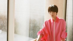 Lisa (BLACKPINK) gây bão mạng xã hội với loạt ảnh Giáng sinh ngọt ngào