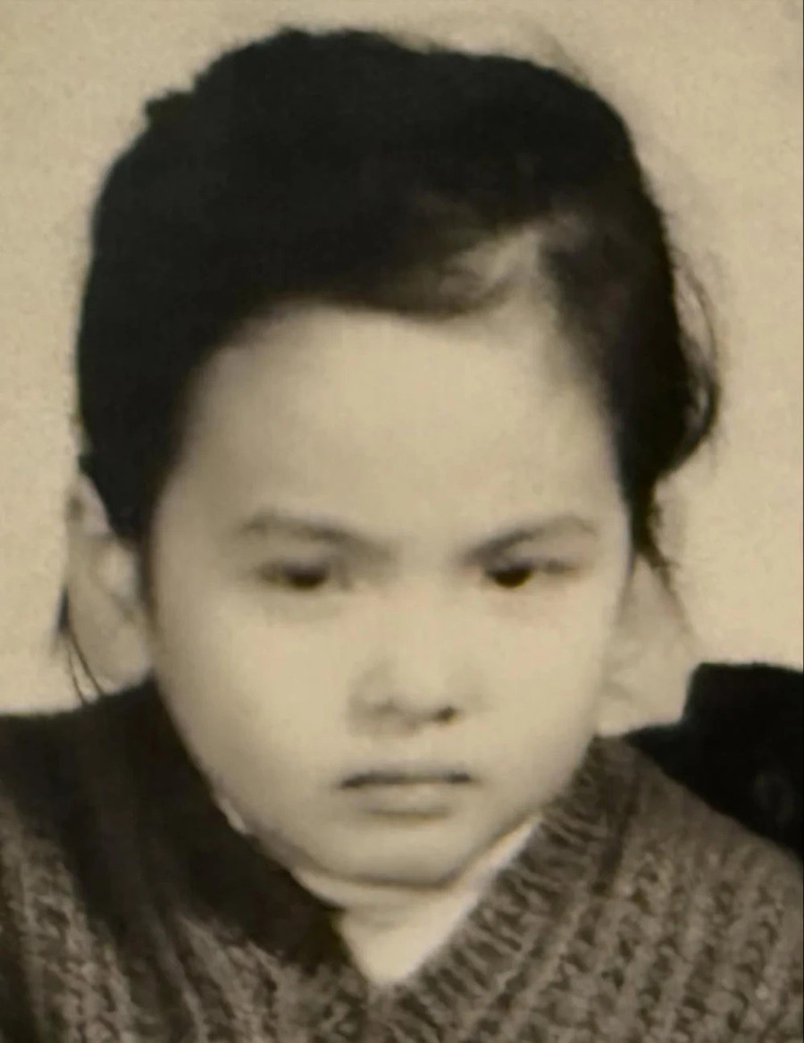 Song Hye Kyo hiếm hoi khoe thơ ấu, vẻ đẹp vượt thời gian ở tuổi U50 liền gây sốt