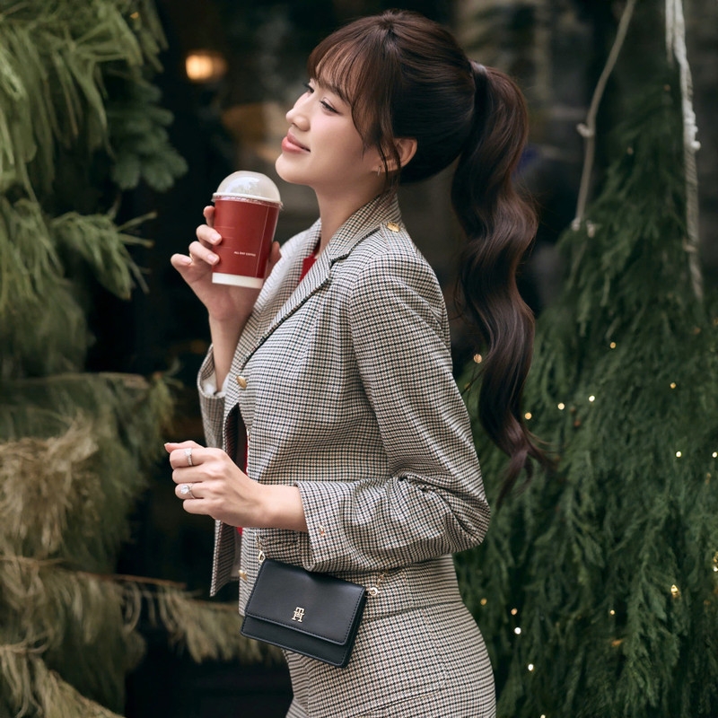 Đỗ Thị Hà bất ngờ gây chú ý với diện mạo mới sau đám cưới cổ tích