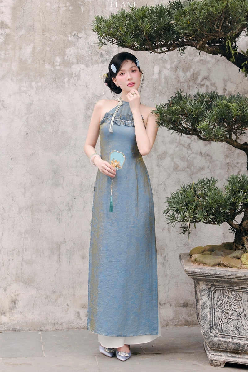 Từ gợi cảm đến dịu dàng, Ngọc Trinh biến hóa duyên dáng với áo dài thời thượng Từ gợi cảm đến dịu dàng, Ngọc Trinh biến hóa duyên dáng với áo dài thời thượng