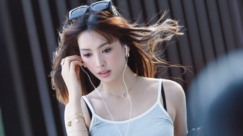 Tiểu Vy, Kỳ Duyên cùng dàn hoa á hậu khoe sắc cực cuốn khi bắt trend 'trạm tỷ'