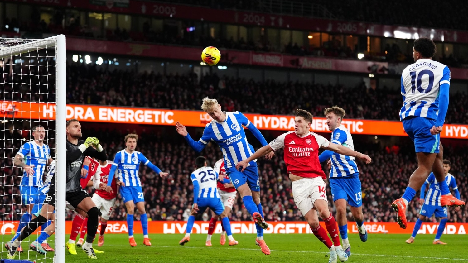 Ngoại hạng Anh vòng 18: Arsenal giữ ngôi đầu, Villa thăng hoa