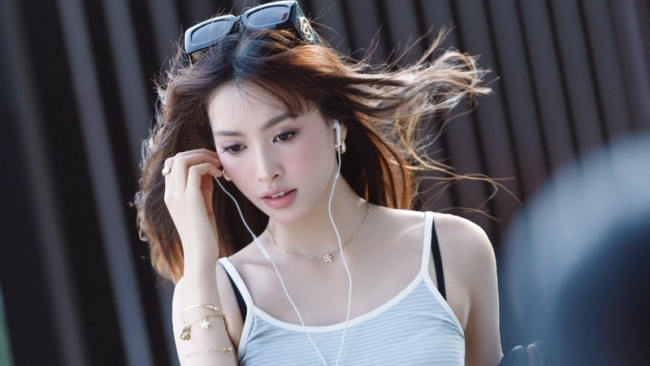 Tiểu Vy, Kỳ Duyên cùng dàn hoa á hậu khoe sắc cực cuốn khi bắt trend 'trạm tỷ'