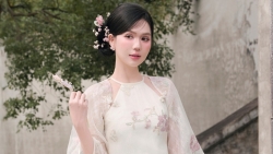 Từ gợi cảm đến dịu dàng, Ngọc Trinh biến hóa duyên dáng với áo dài thời thượng