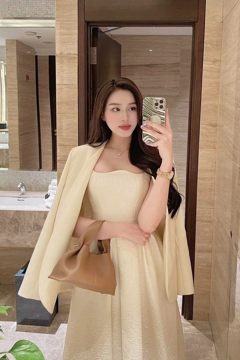 Phong cách tinh tế khi đi ăn cưới của Đỗ Thị Hà trở thành hình mẫu áp dụng Phong cách tinh tế khi đi ăn cưới của Đỗ Thị Hà trở thành hình mẫu áp dụng