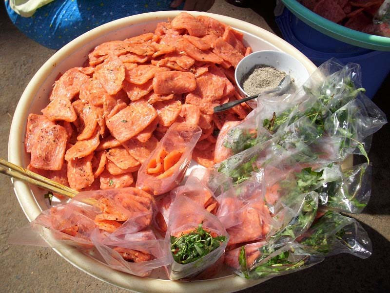 Đặc sản Tây Ninh: Bánh canh Trảng Bàng thơm nức, nem bưởi thơm ngon, lạ miệng