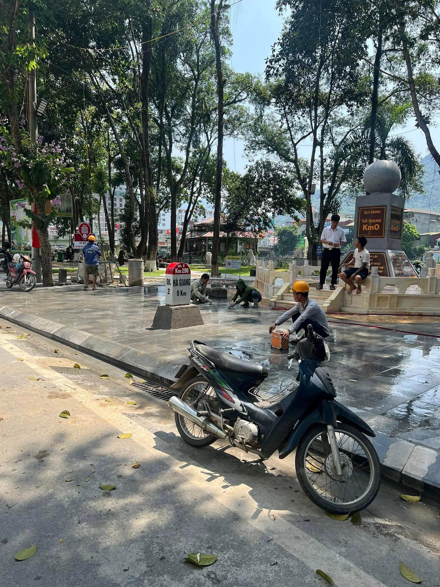 Cột mốc Km0 nổi tiếng tại Hà Giang được cắm lại sau 3 ngày nhổ bỏ