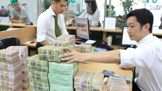 Tin ngân hàng tuần qua: Người dân gửi tiền vào ngân hàng tăng kỷ lục