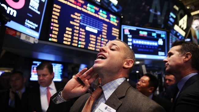 Thị trường chứng khoán thế giới ngày 5/1: Dow Jones tăng điểm bất chấp Fed báo hiệu nhiều đợt tăng lãi suất