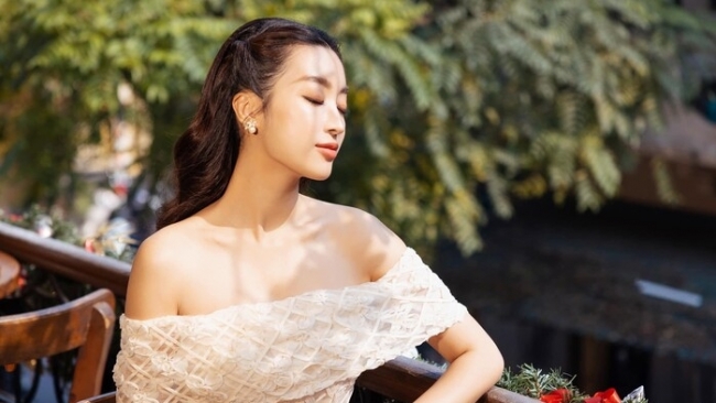 Đỗ Mỹ Linh nghẹn ngào tiết lộ từng phải mượn giày đi thi Hoa hậu