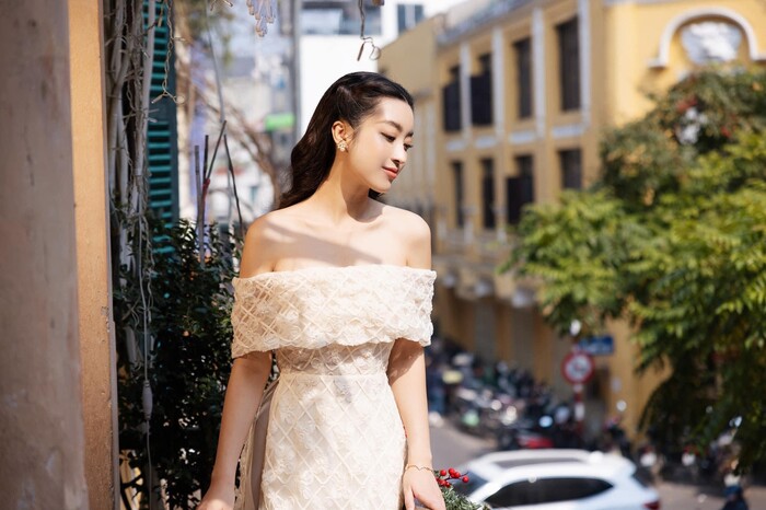 Đỗ Mỹ Linh nghẹn ngào tiết lộ từng phải mượn giày đi thi Hoa hậu