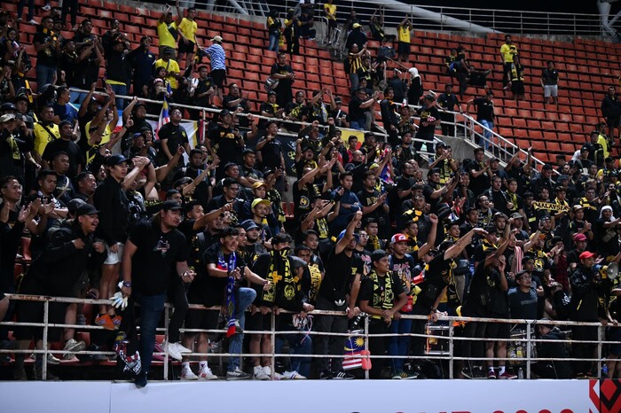 CĐV Malaysia năn nỉ Thái Lan: "Hãy đánh bại tuyển Việt Nam"