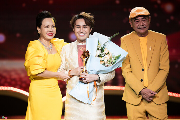 Huỳnh Lập lần 2 nhận giải Mai Vàng ở hạng mục diễn viên hài được yêu thích