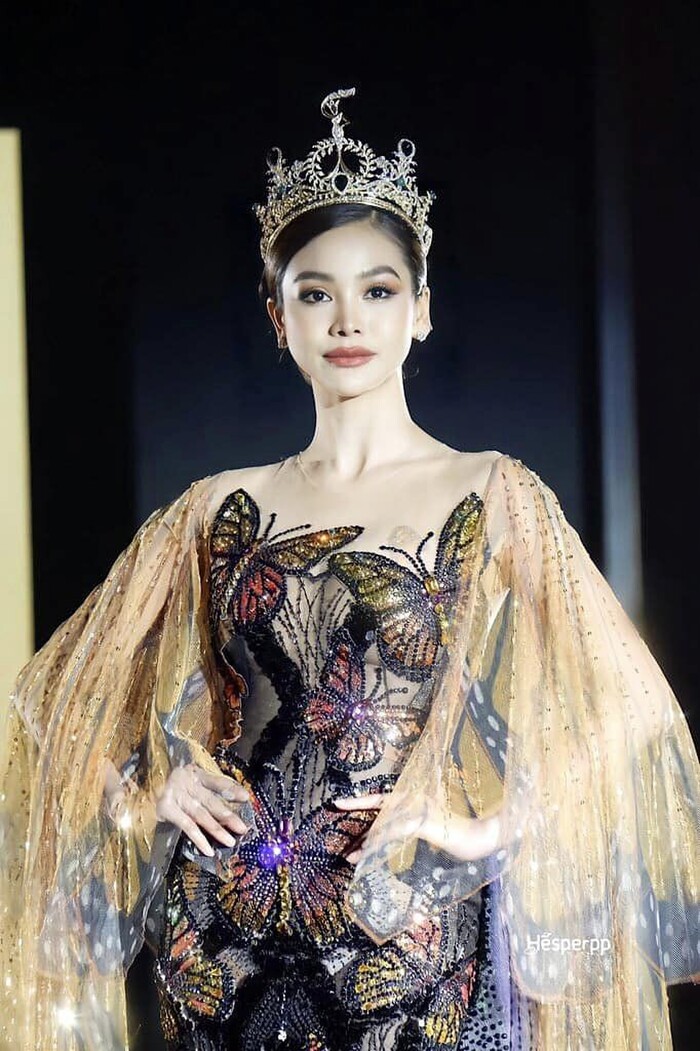 Miss Grand đăng Engfa Waraha diện thiết kết "na ná" Butterfly Effect: Muốn "khịa" Ngọc Châu hả?