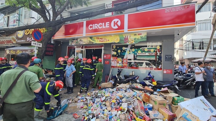 Sập cửa hàng tiện lợi Circle K nhiều người được cứu sống, ít nhất một người tử vong