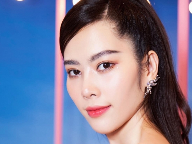 Nam Em sau khi out top 5 Miss World Vietnam: Nụ cười tươi rói, Top 8 Miss Earth đã trở lại