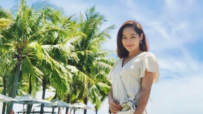Oh Yoon Hee của Penthouse đưa cả gia đình đến Việt Nam du lịch, thực hiện lời hứa với các fan