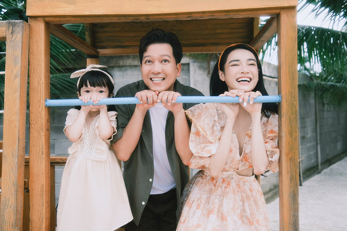 Kỷ niệm 4 năm ngày cưới, Trường Giang - Nhã Phương 'chơi lớn' làm điều đặc biệt cho con gái
