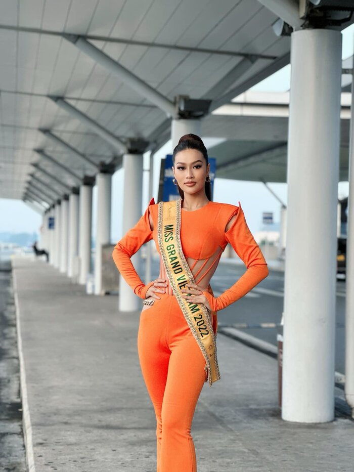 Đoàn Thiên Ân chính thức lên đường đến Miss Grand International 2022: Khí chất ngời ngời như 'chiến binh'