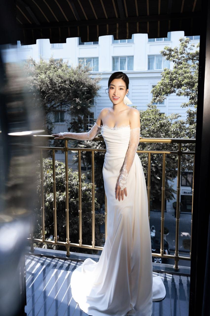 Hoa hậu Đỗ Mỹ Linh "khóa môi" chồng thiếu gia cực ngọt trong lễ rước dâu