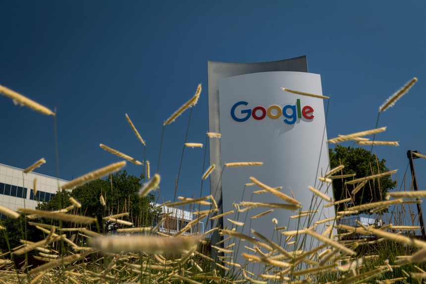 Lợi nhuận công ty mẹ của Google giảm 27%