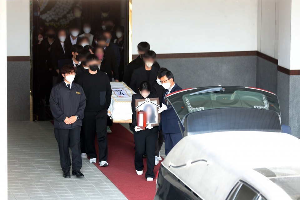 Tranh cãi việc công khai tên tuổi 156 nạn nhân trong thảm kịch Itaewon