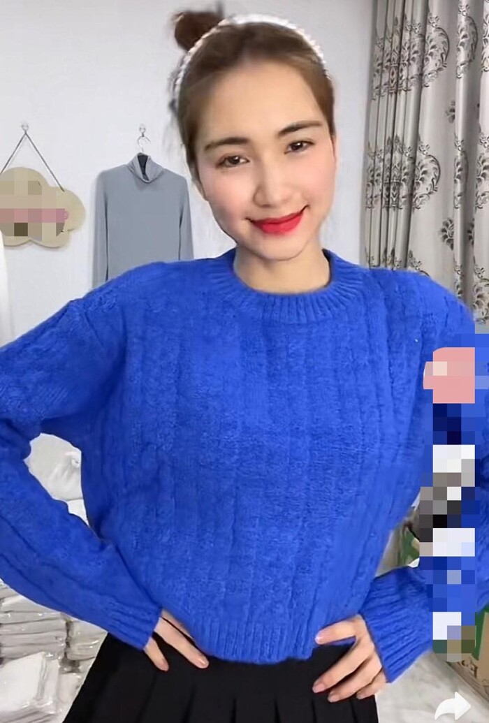 Hòa Minzy bị hủy hàng loạt đơn hàng sau khi 'lấn sân' sang livestream bán hàng