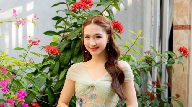 Quang Linh Vlog hát hò trên livestream bán hàng, dân tình gọi tên Hòa Minzy!