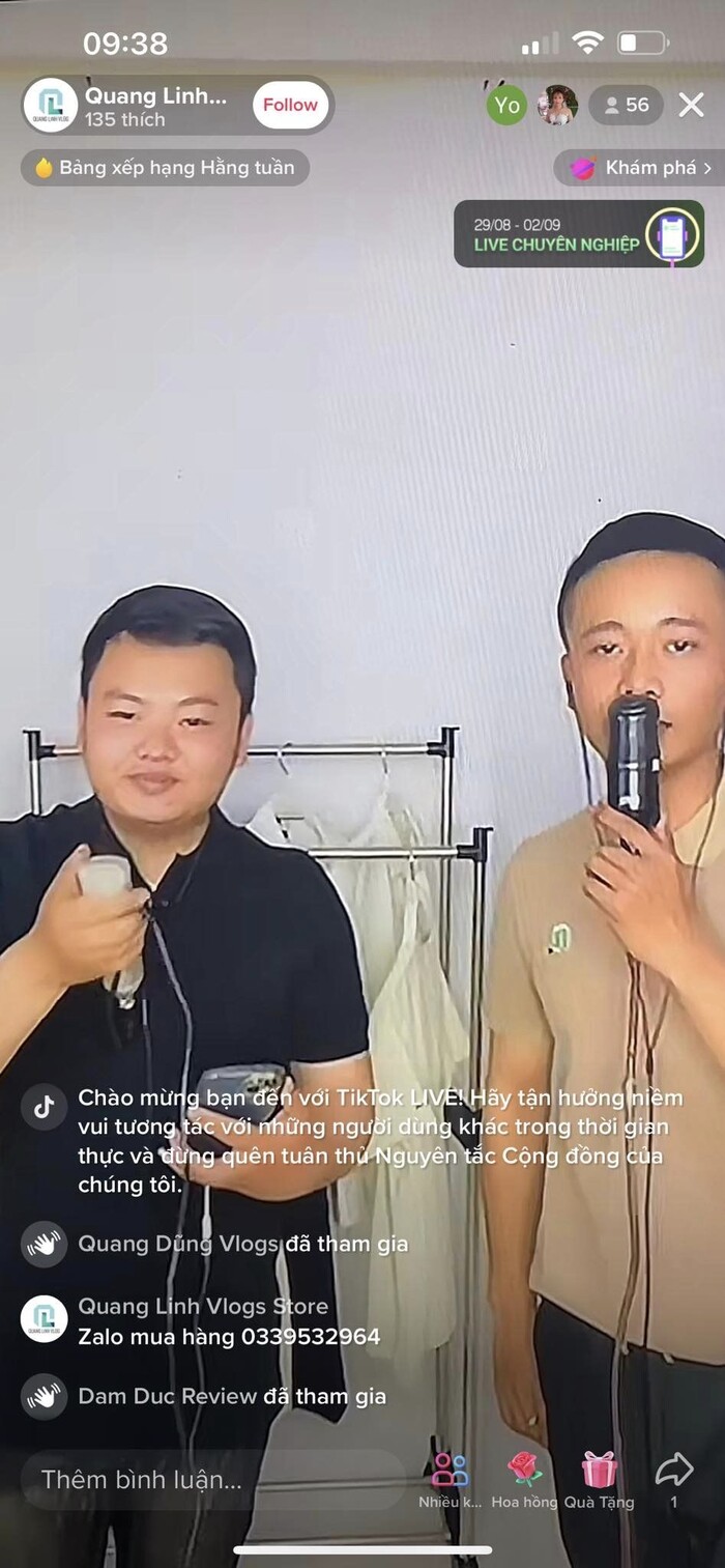 Quang Linh Vlog hát hò trên livestream bán hàng, dân tình gọi tên Hòa Minzy!