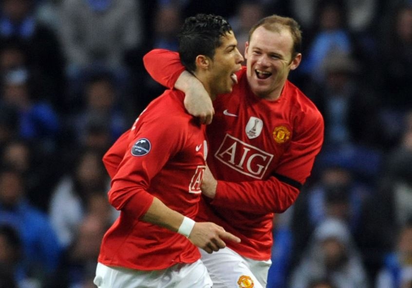 Ronaldo: 'Rooney, Neville không phải bạn tôi'