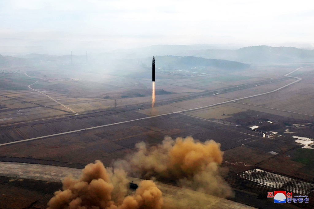 Con gái ông Kim Jong Un lần đầu xuất hiện trước công chúng Con gái ông Kim Jong Un lần đầu xuất hiện trước công chúng
