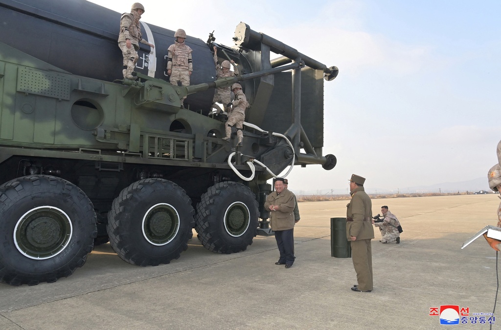Con gái ông Kim Jong Un lần đầu xuất hiện trước công chúng Con gái ông Kim Jong Un lần đầu xuất hiện trước công chúng