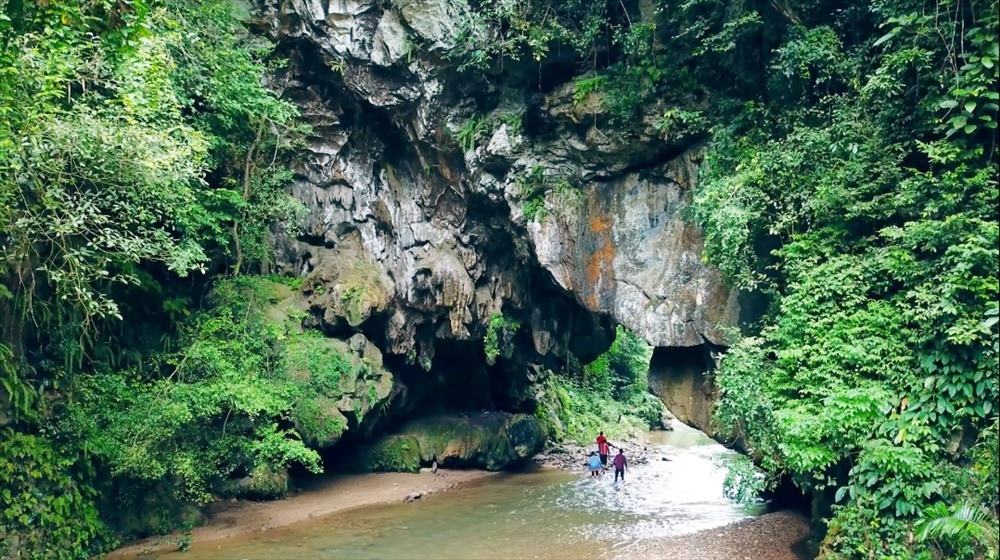 Cổng Trời Đông Giang lập kỷ lục Việt Nam về thác nước tự nhiên
