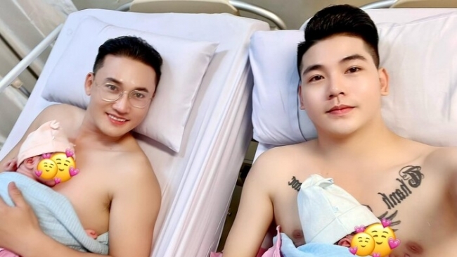Diễn viên Hà Trí Quang và bạn trai đồng giới hạnh phúc đón con song sinh đủ nếp đủ tẻ