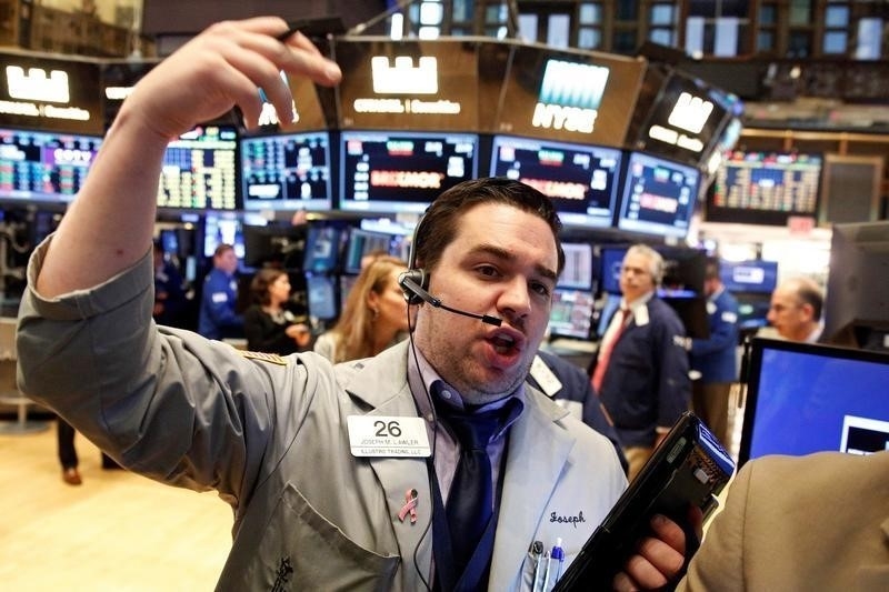 Thị trường chứng khoán thế giới ngày 13/12: Dow Jones nhảy vọt lên hơn 500 điểm