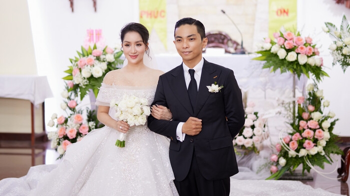 Loạt khoảnh khắc đáng nhớ của Khánh Thi và Phan Hiển trong hôn lễ tại nhà thờ