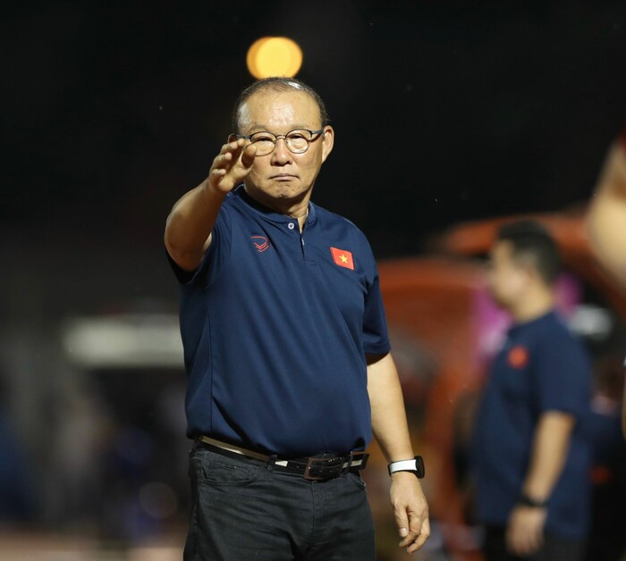 Ông Park lập nhiều kỷ lục sau khi Việt Nam thắng Lào 6-0