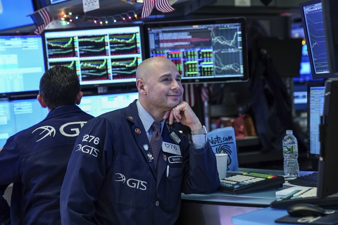 Thị trường chứng khoán thế giới ngày 22/12: Dow Jones vọt tăng hơn 500 điểm