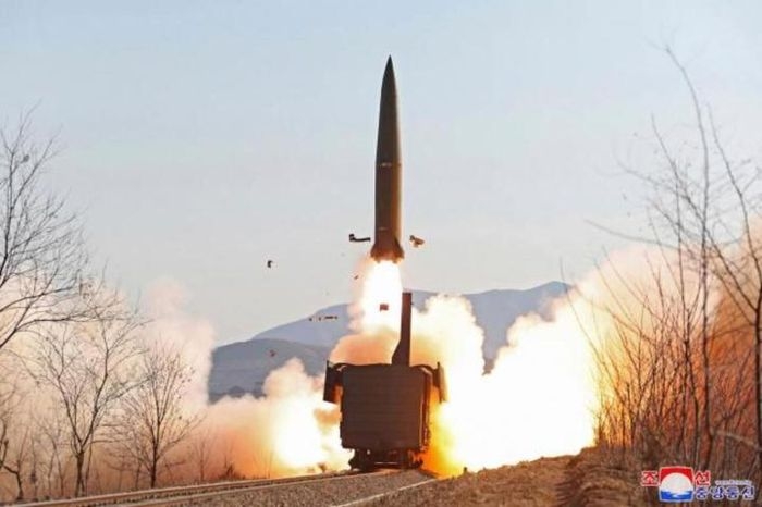 Triều Tiên thử nghiệm thành công 2 tên lửa dẫn đường chiến thuật
