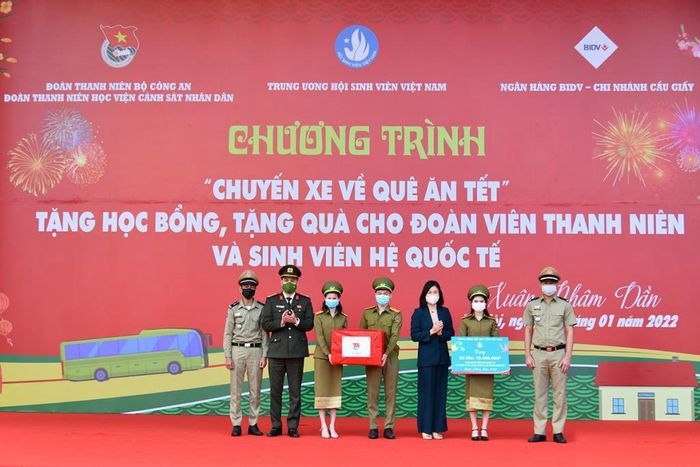 Những chuyến xe đón Xuân ở Học viện Cảnh sát Những chuyến xe đón Xuân ở Học viện Cảnh sát